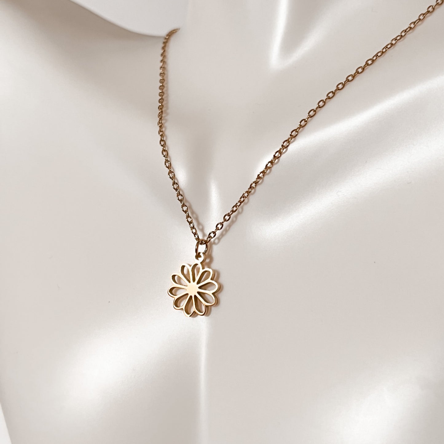 Daisy Necklace