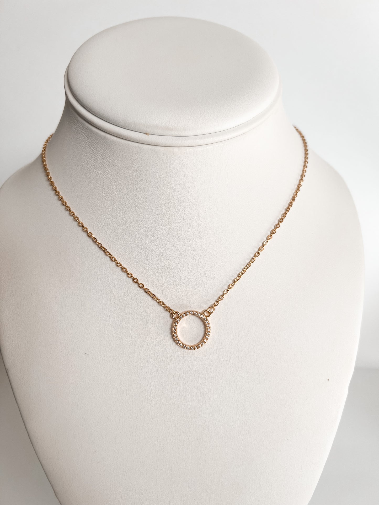 Cassie Round Necklace